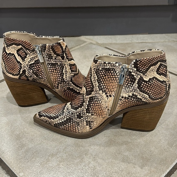 Vince Camuto Geeanne Spiced Sand Snake Bootie Size 7.5 - Picture 6 of 9